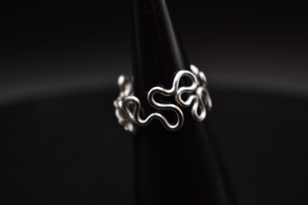 Silver Wire Squiggly Band Ring - Image 5