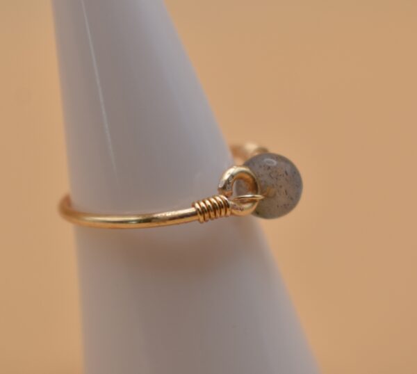 Gold Wire Grey Bead Stone Ring - Image 4