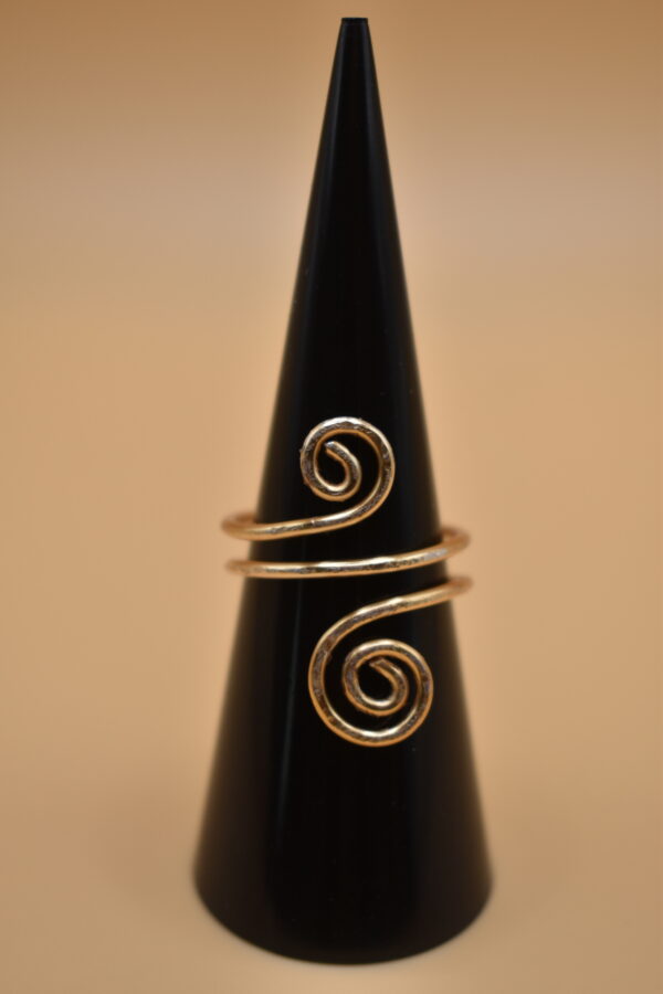 Hammered Gold Swirl ring - Image 3