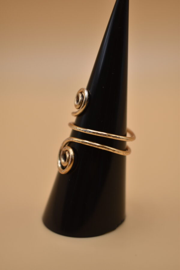 Hammered Gold Swirl ring - Image 4