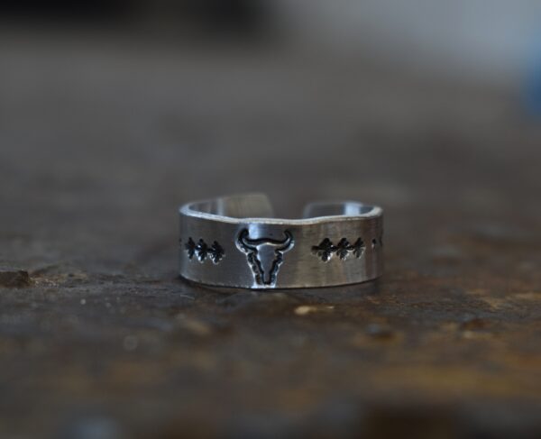 Metal Stamp Longhorn Dot Line Ring