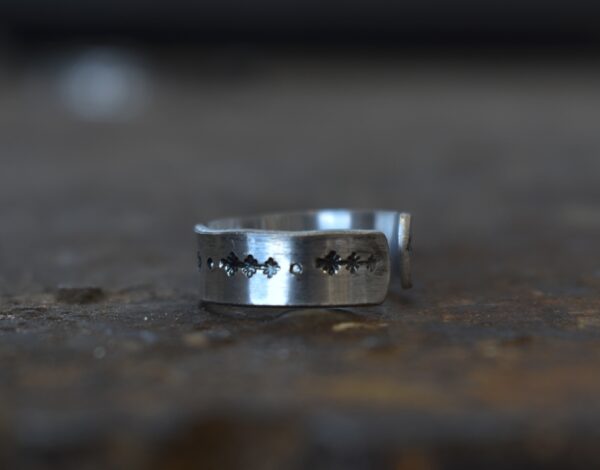 Metal Stamp Longhorn Dot Line Ring - Image 4