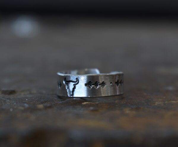 Metal Stamp Longhorn Dot Line Ring - Image 2