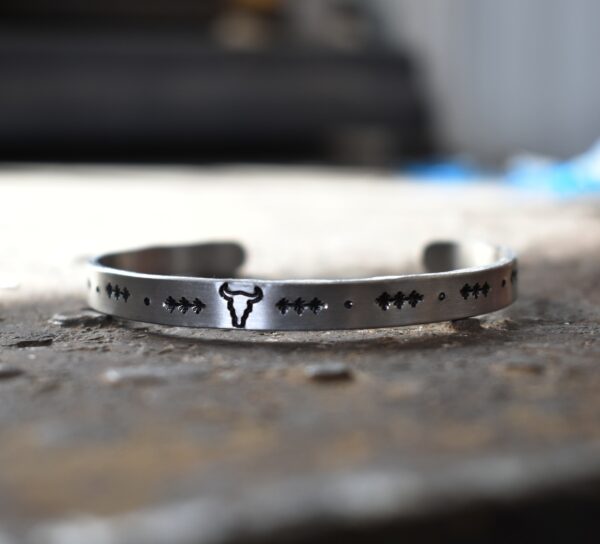Metal Stamp Longhorn Dot Line Bracelet - Image 2