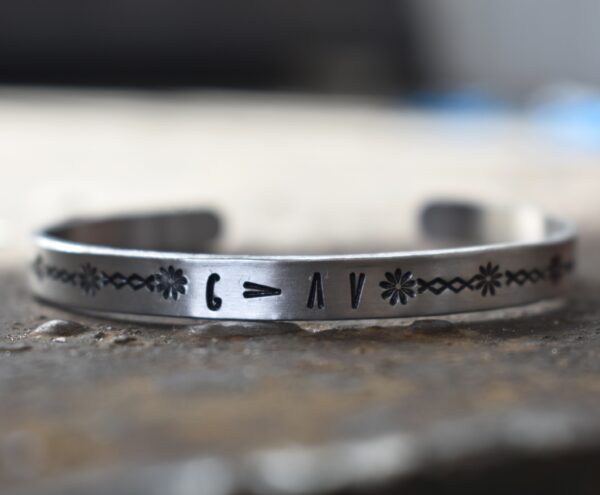 Metal Stamp G > /\ \/ Flower Line Bracelet