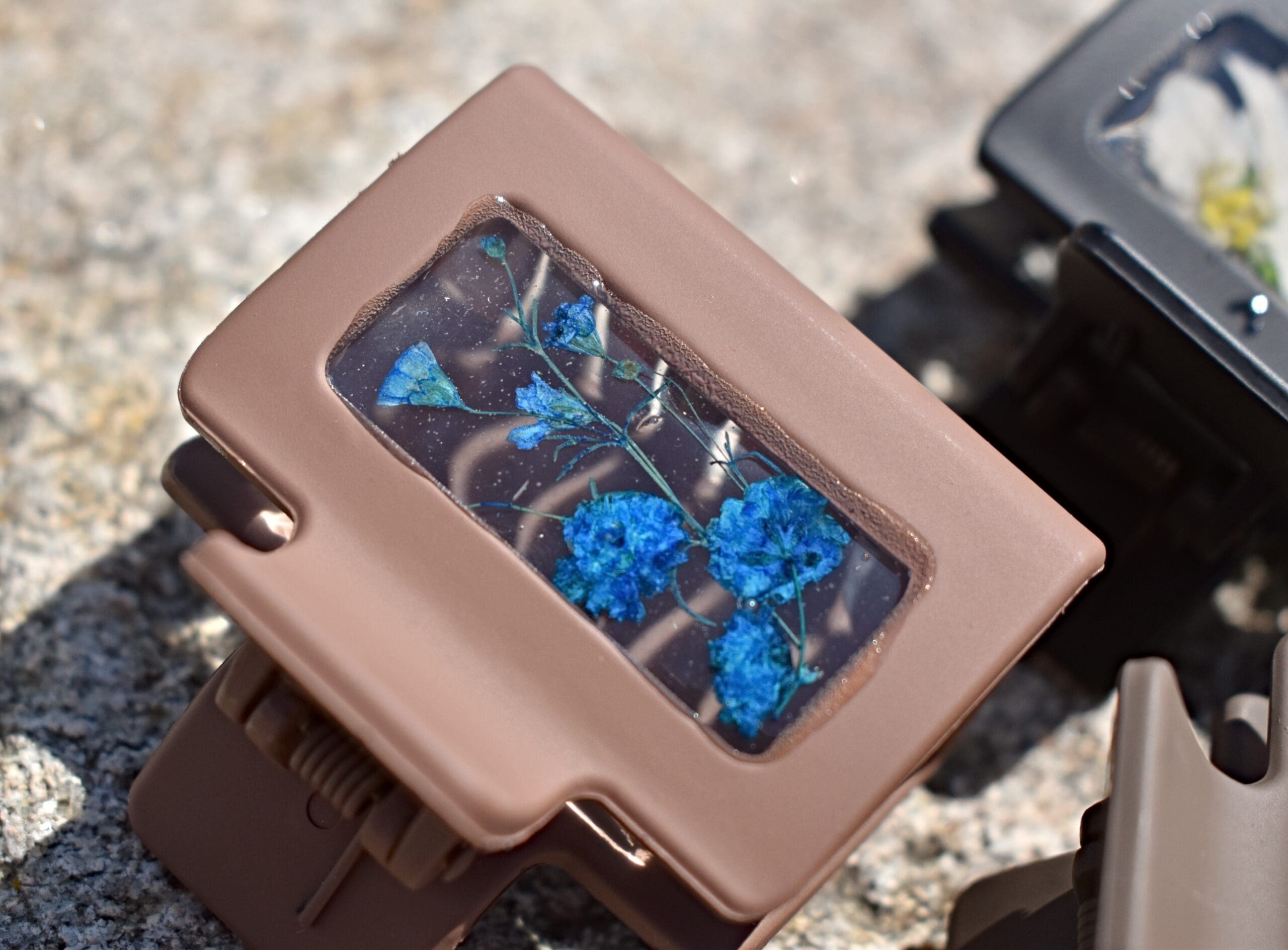 Brown and blue Resin Hair Clip